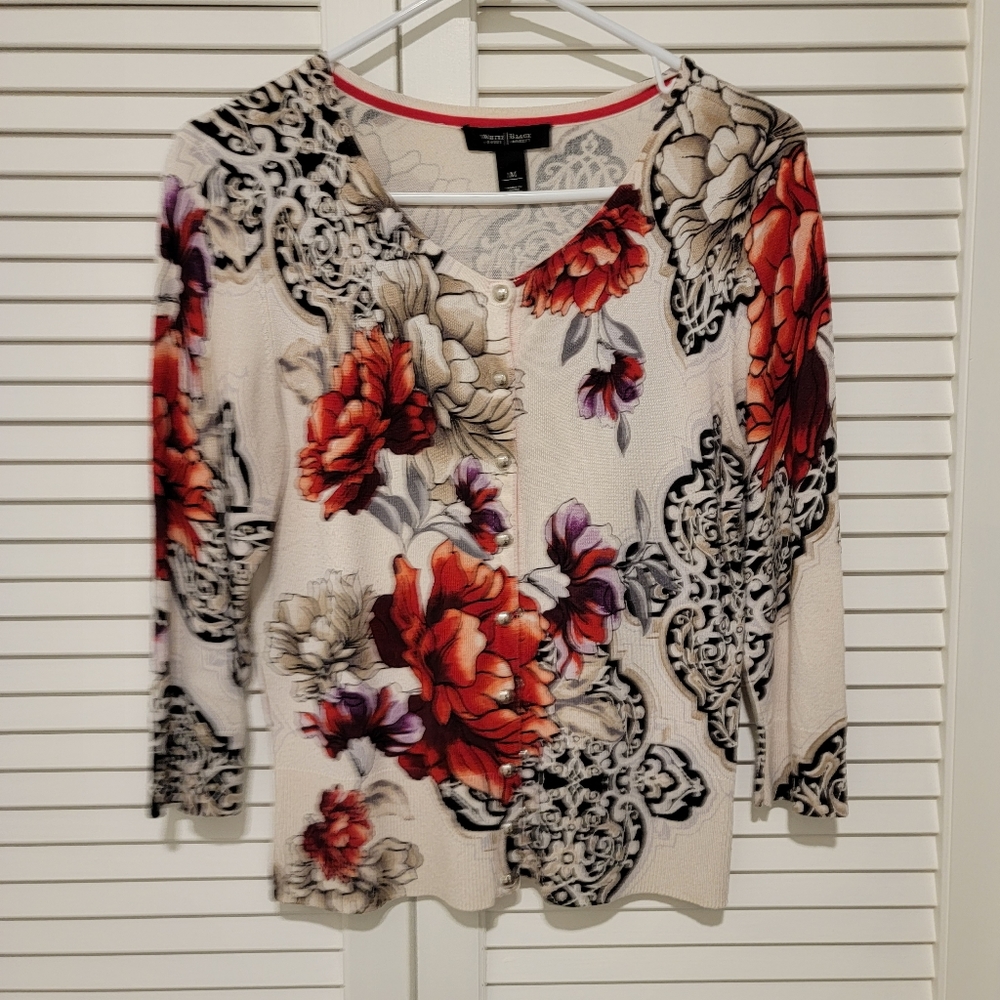 Adorable printed button-up sweater w 3/4 sleeves